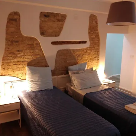 Isi ゲストハウス 3*