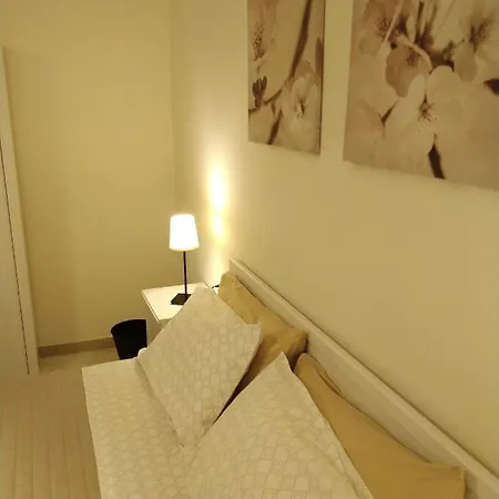 Isi ゲストハウス 3*