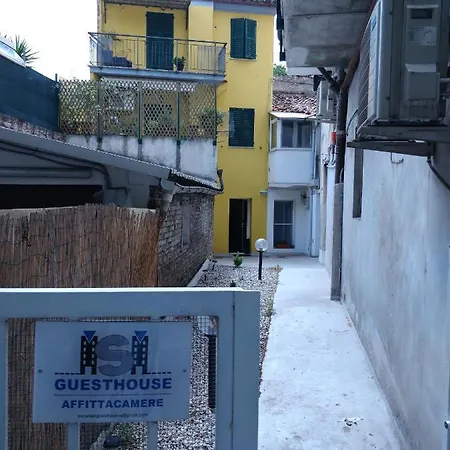 Isi ゲストハウス