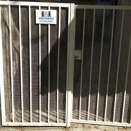 Isi *